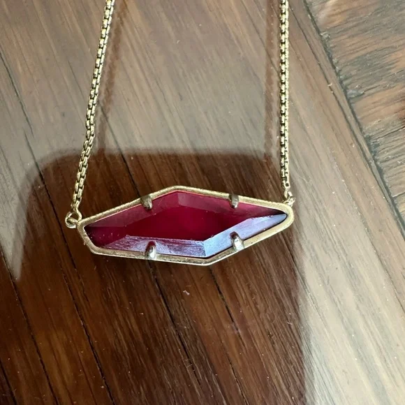 Kendra Scott - Elegant Pink Jewelry Set with Gold Accents - Picture 4 of 5